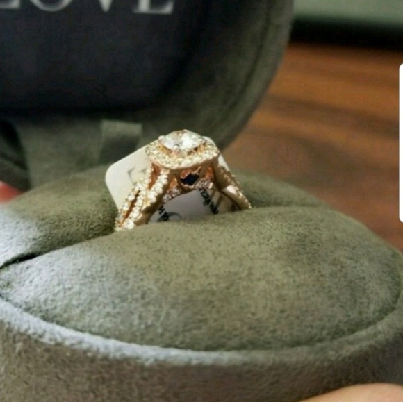 Vera Wang love Rose Gold engagement set size 7 - Picture 2 of 6